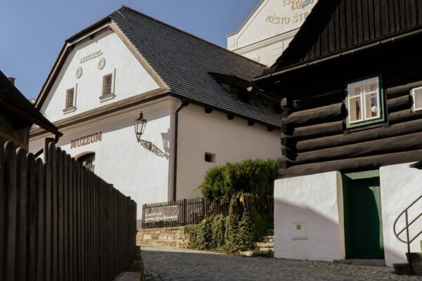 Realizmus v slovenskej literatúre: Kritické zobrazenie spoločnosti a kľúčové diela