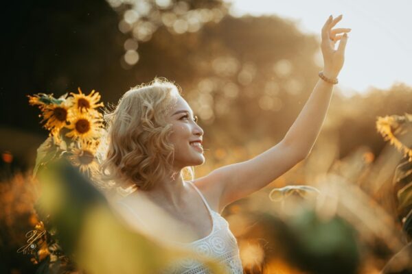 Generatívne algoritmy a umelá inteligencia v umení: Kreatívne procesy budúcnosti