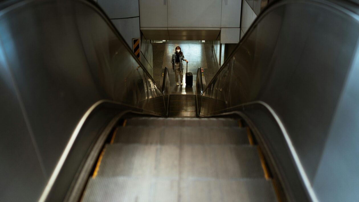 Textová symbolika a kultúrna identita: Jazyk, slang a spoločenský kontext