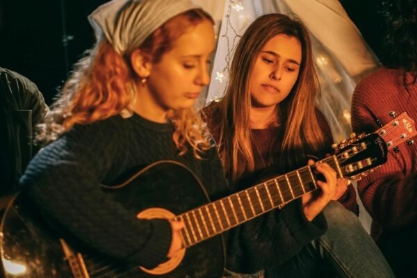 DJ kultúra a klubová scéna: Performance, mixovanie a komunitný zážitok