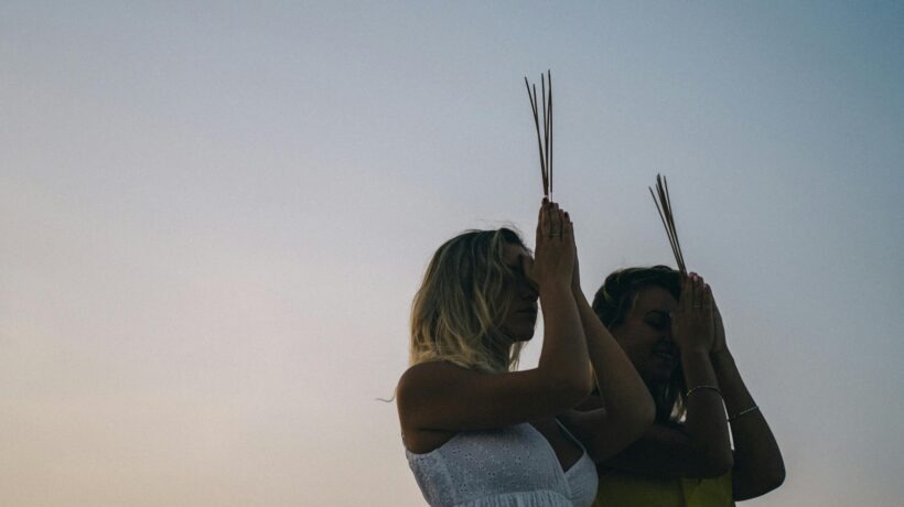 Slovenčina na sociálnych sieťach: Špecifiká a výzvy digitálnej komunikácie