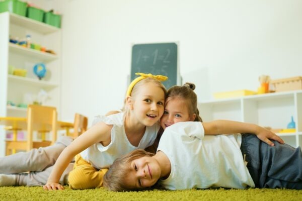 Historizmus a reflexia spoločnosti: Literatúra a jej vzťah k dejinám