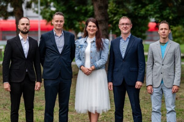 Využívanie AI môže negatívne ovplyvniť kognitívne schopnosti mladých ľudí